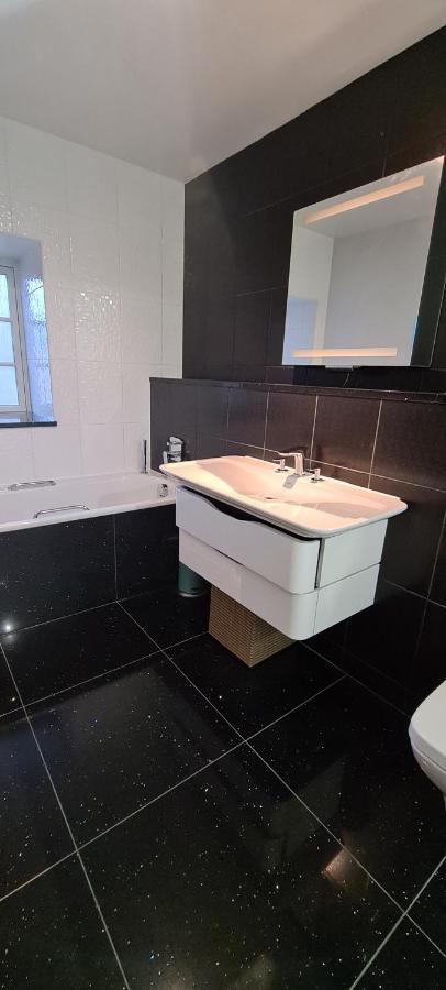 Pass The Keys Spacious 3Beds Flat Near City Centre - Free Parking Edinburgh Eksteriør billede